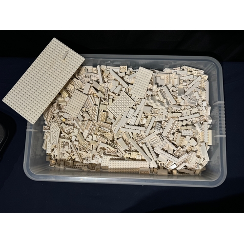 121 - LEGO - Bulk Box of Sorted White Loose Pieces - 8kg