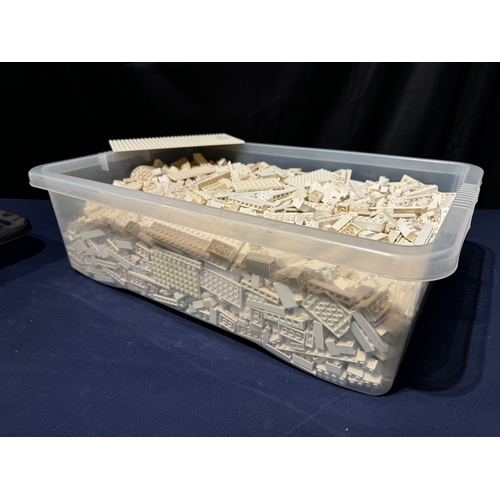 121 - LEGO - Bulk Box of Sorted White Loose Pieces - 8kg