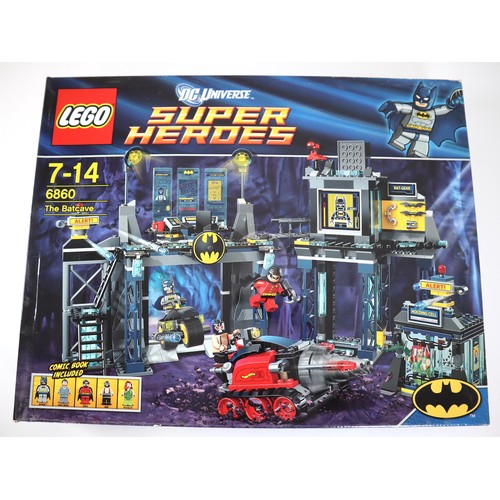 89 - LEGO 6860 - DC Comics Super Heroes: The Batcave (6860)