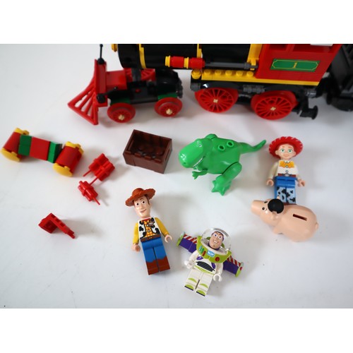 92 - LEGO Toy Story - 7597 Western Train Chase, 7599 Garbage Truck, 7592 Buzz Lightyear, 7598 Pizza Plane... 