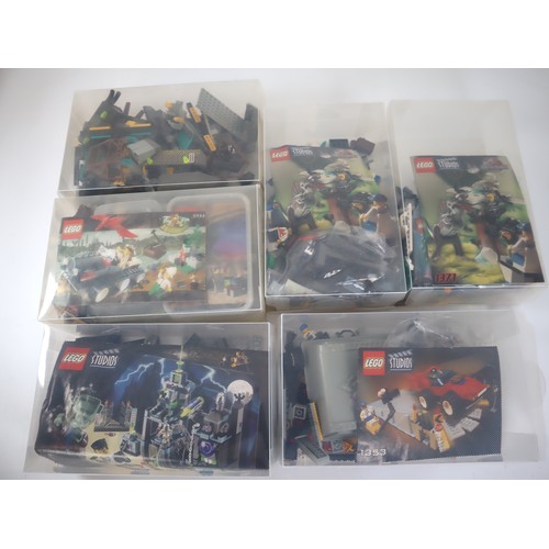 96 - LEGO - Collection of various unboxed sets including 1371, 5934, 1353, 1382 - Studios / Jurassic Park... 