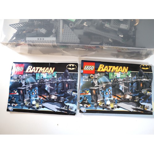 126 - LEGO 7783 Batman - The Batcave: the Penguin and Mr. Freeze's Invasion