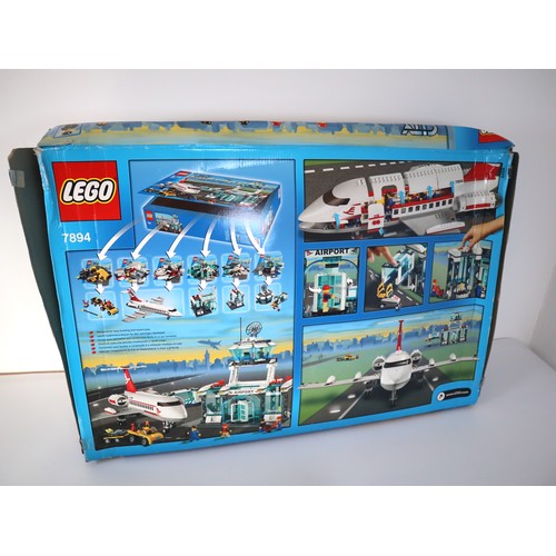 133 - LEGO CITY 7894 Airport & 3182 Airport