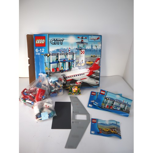 133 - LEGO CITY 7894 Airport & 3182 Airport