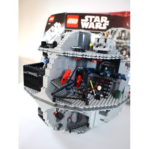 147 - LEGO Star Wars 10188 Death Star - Built