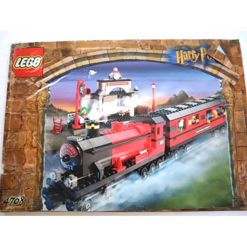 134 - LEGO Harry Potter Hogwarts Express Train with tracks & controller, with instructions