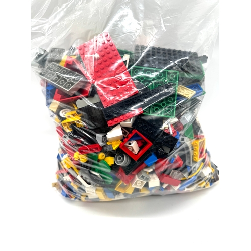 185 - Lego - Large collection of mixed Lego pieces + base plates - approx 10kg + from last 20-30 years inc... 