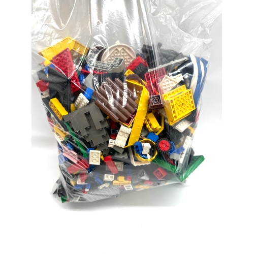 185 - Lego - Large collection of mixed Lego pieces + base plates - approx 10kg + from last 20-30 years inc... 