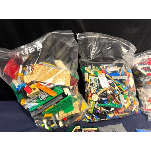 191 - Lego - Large collection of loose pieces + multiple Lego City sealed poly bags + instructions, plus p... 