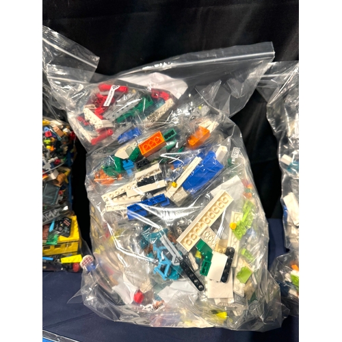 191 - Lego - Large collection of loose pieces + multiple Lego City sealed poly bags + instructions, plus p... 