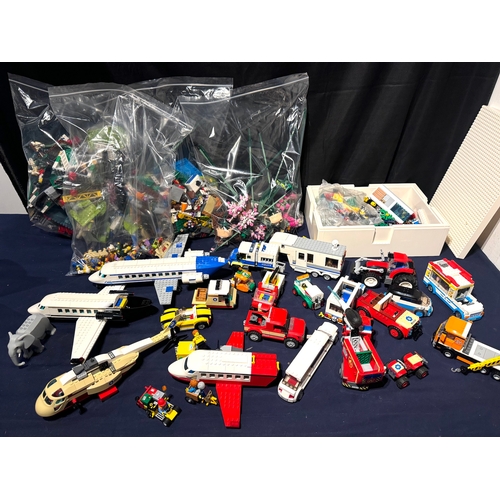 192 - Lego - Large collection of pre built Lego City sets and loose lego pieces including botanical sets a... 