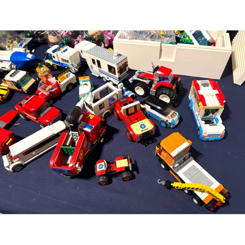 192 - Lego - Large collection of pre built Lego City sets and loose lego pieces including botanical sets a... 