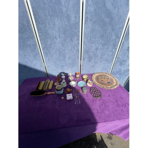 205 - A large variety of miscellaneous items.