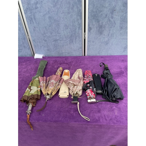 211 - A collection of Vintage/Retro travel umbrellas including Knirps.