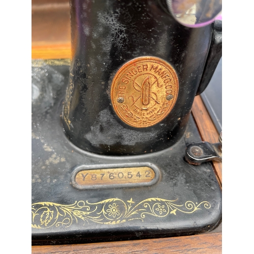 212 - Vintage Singer sewing machine in carry case.