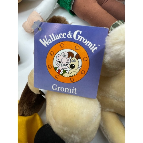 222 - Wallace and Gromit plushies