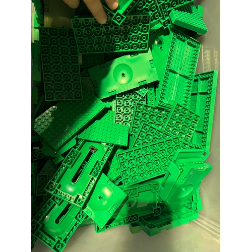 187 - LEGO - Bulk Box of sorted green base plates / Loose Pieces - 4kg
