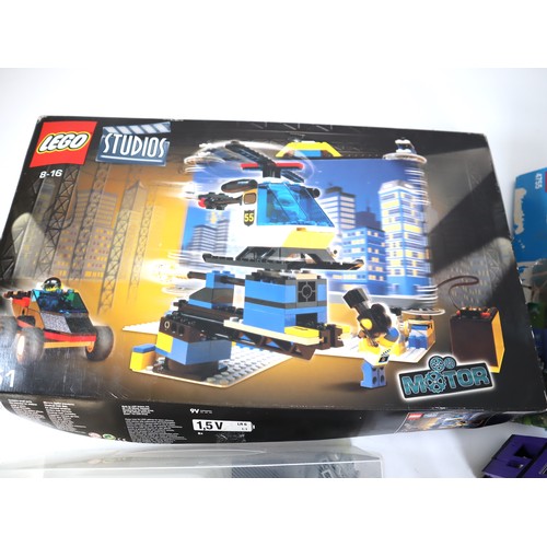 192 - LEGO Harry Potter & Studio - 4755 Knight Bus, 2 boxes of misc harry Potter Pieces & 1351 Studio Movi... 