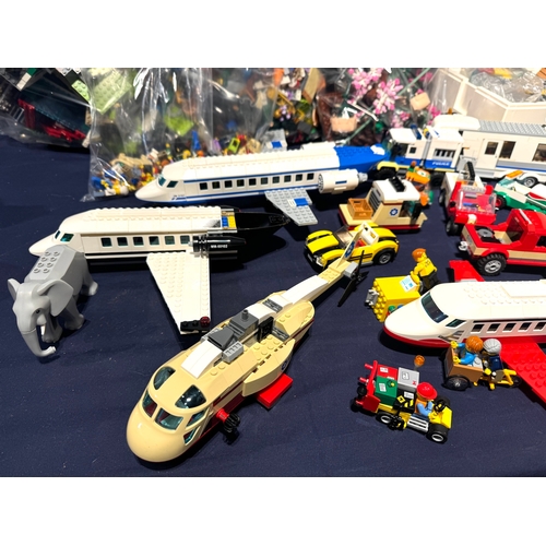198 - Lego - Large collection of pre built Lego City sets and loose lego pieces including botanical sets a... 