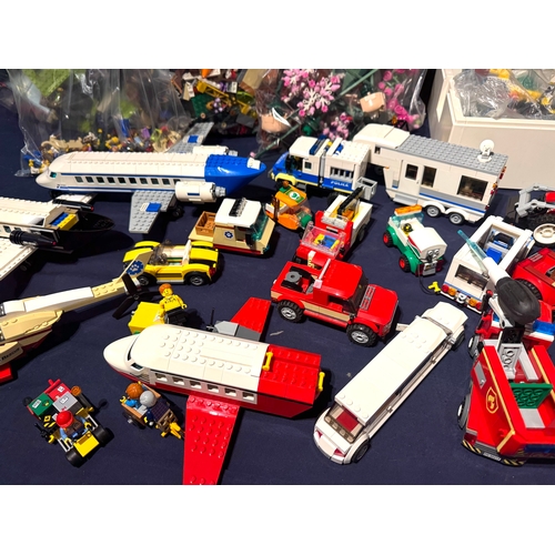 198 - Lego - Large collection of pre built Lego City sets and loose lego pieces including botanical sets a... 