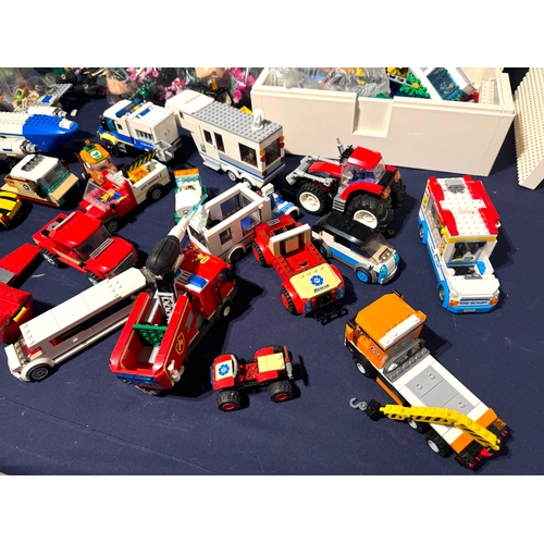 198 - Lego - Large collection of pre built Lego City sets and loose lego pieces including botanical sets a... 
