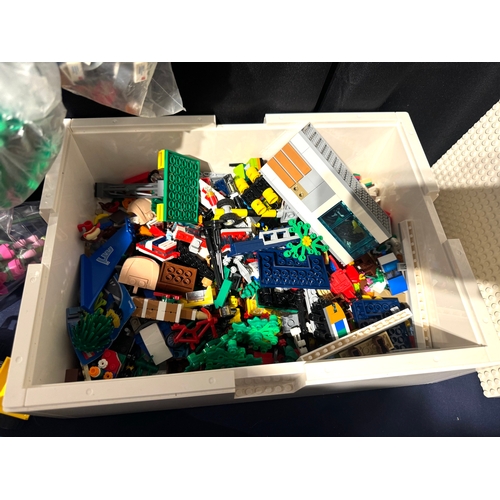 198 - Lego - Large collection of pre built Lego City sets and loose lego pieces including botanical sets a... 