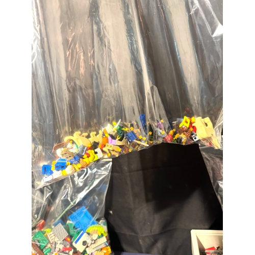 198 - Lego - Large collection of pre built Lego City sets and loose lego pieces including botanical sets a... 