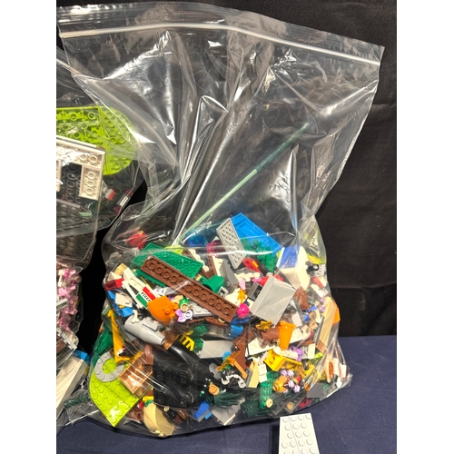 198 - Lego - Large collection of pre built Lego City sets and loose lego pieces including botanical sets a... 