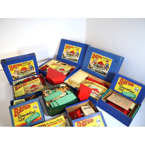 22 - Boxed collection of 1950's Bayko Building Sets + other literature