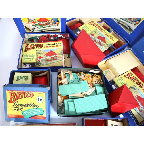 22 - Boxed collection of 1950's Bayko Building Sets + other literature