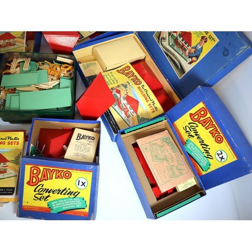 22 - Boxed collection of 1950's Bayko Building Sets + other literature