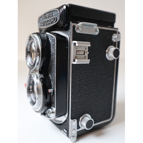 28 - Minolta Autocord TLR with 75mm f3.5 Rokkor in Citizen-MVL shutter in leather case