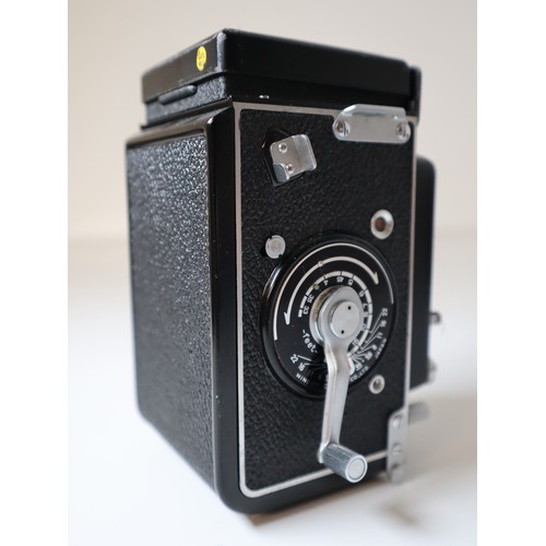 28 - Minolta Autocord TLR with 75mm f3.5 Rokkor in Citizen-MVL shutter in leather case