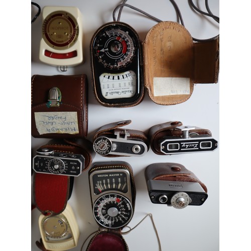 31 - Collection of vintage photography / camera light meters and range finders  including multiple Zeiss ... 