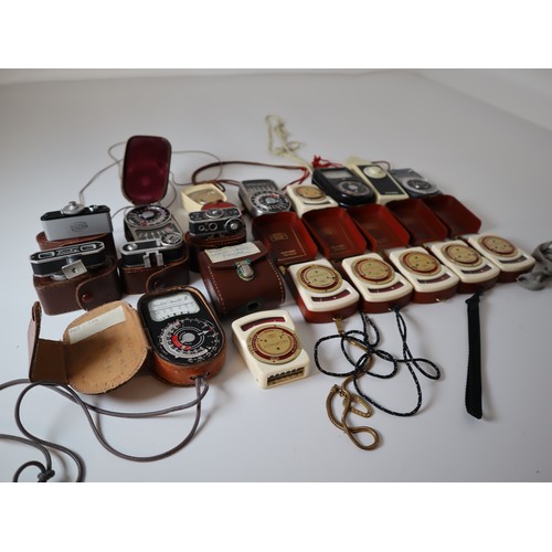 31 - Collection of vintage photography / camera light meters and range finders  including multiple Zeiss ... 