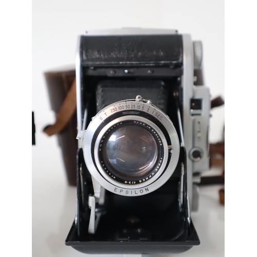 38 - Zeiss Ikon Super Ikonta Folding Range Finder Camera (2), Ensign Selfix 820 Special , Ensign Epsilon ... 