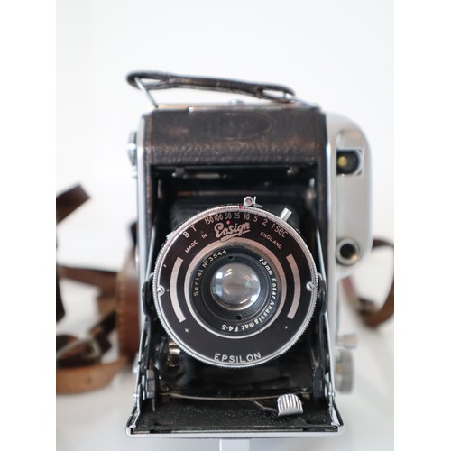 38 - Zeiss Ikon Super Ikonta Folding Range Finder Camera (2), Ensign Selfix 820 Special , Ensign Epsilon ... 