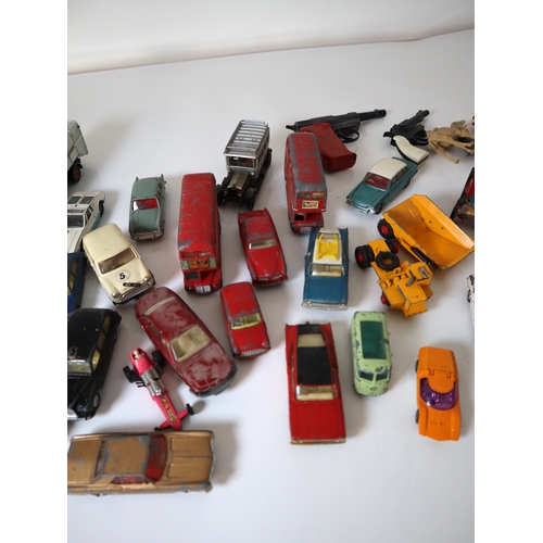 158 - A group of vintage loose Dinky & Corgi model die cast cars / vehicles