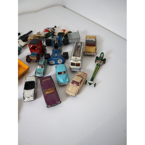 158 - A group of vintage loose Dinky & Corgi model die cast cars / vehicles
