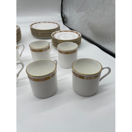 268 - Royal Worcester Grosvenor tea cups, saucers and plates