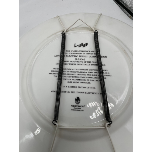 274 - A miscellaneous lot of ceramic plates and Villeroy & Boch teapots