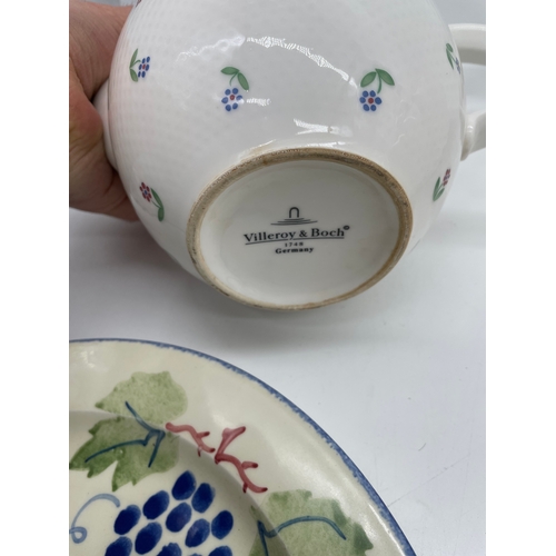 274 - A miscellaneous lot of ceramic plates and Villeroy & Boch teapots