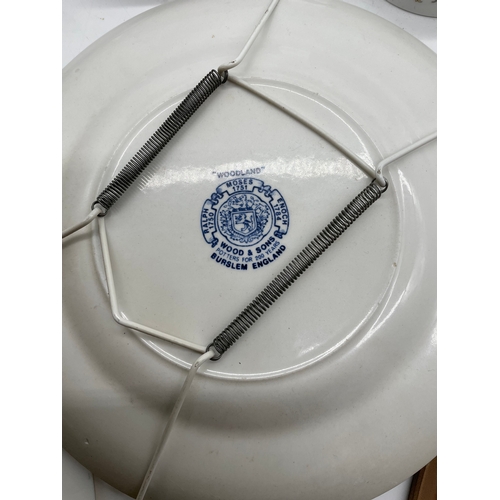 275 - A miscellaneous lot of collectable ceramic plates/bowls