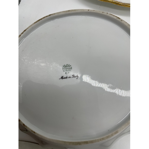 275 - A miscellaneous lot of collectable ceramic plates/bowls