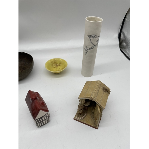 276 - A Miscellaneous lot of small collectable trinkets