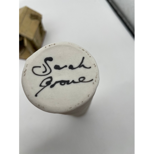 276 - A Miscellaneous lot of small collectable trinkets