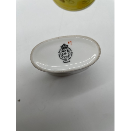 276 - A Miscellaneous lot of small collectable trinkets