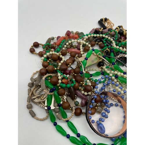 280 - A bundle of costume jewellery