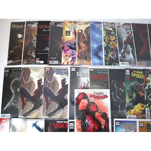 124 - Marvel Comics - Collection of Spiderman Comics including Dell' Otto Variant Symbiote Spider Man 1