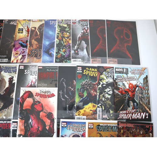 124 - Marvel Comics - Collection of Spiderman Comics including Dell' Otto Variant Symbiote Spider Man 1